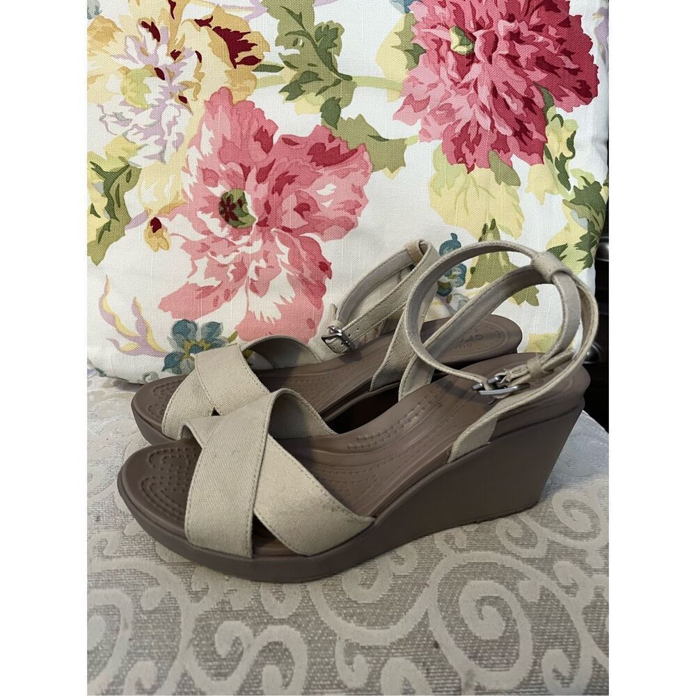 Crocs Women’s 9 Leigh II Cross Ankle Strap Wedge Sandals Beige Canvas 204950 NEW
